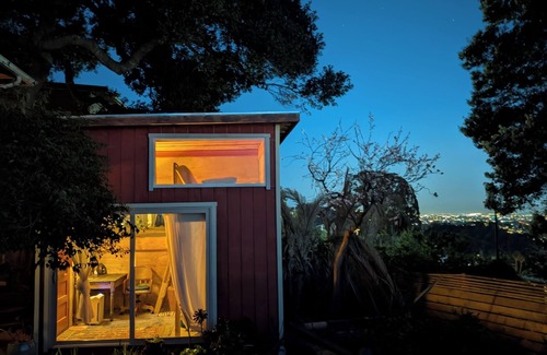 Oakland Cottage | Hills Cottage with Panoramic Views & Hot Tub. Pet Friendly!