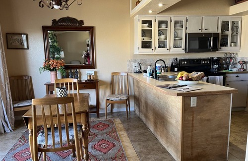 Sierra Vista House | Hill’s Hummingbird Haven LLC 21442827