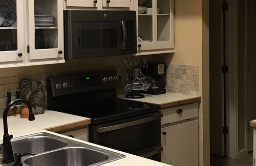 Sierra Vista House | Hill’s Hummingbird Haven LLC 21442827