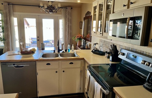 Sierra Vista House | Hill’s Hummingbird Haven LLC 21442827