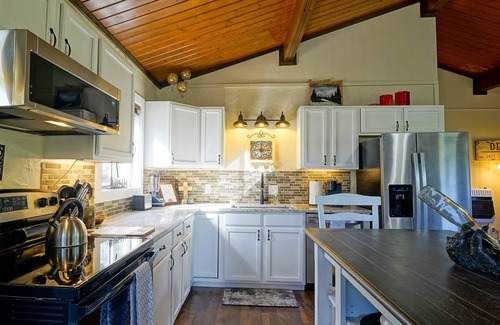 Rainbow Valley House | Hills Mountain Hideaway | Stunning Views | Firepit