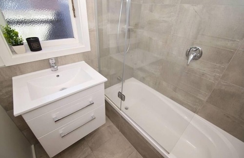 Edgeware House | Hills Road Christchurch city Pad