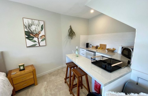 Kiama Apartment | Hills View BnB Studio @ Kiama Heights,This place has a style all its own.