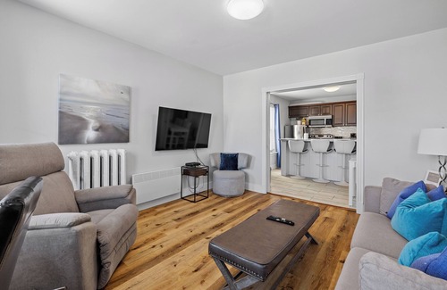 Queens Square Apartment | Hillsborough St. Suites 3 Bdrm Downtown Ch'town
