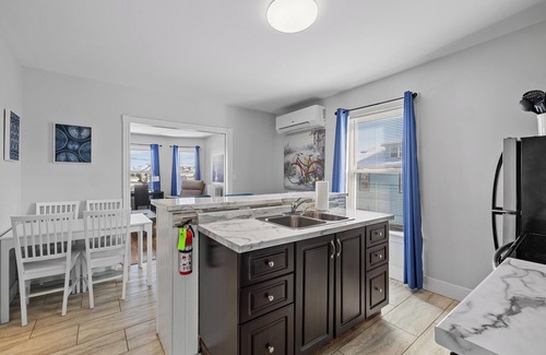 Queens Square Apartment | Hillsborough St. Suites 3 Bdrm Downtown Ch'town