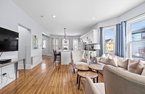 Queens Square Apartment | Hillsborough Street Suites 2 Bdrm Downtown Ch'town