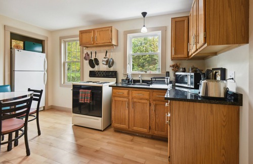 Hillsboro Condo | Hillsborough Village Retreat: Walk to River!