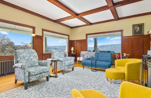 The Dalles House | HillsHyde Escape