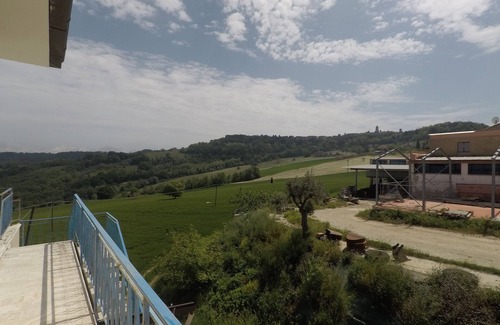 Monterubbiano House | Hillside apartment with sea view.