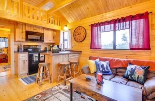 Traphill House | Hillside cabin with fire pit and mountain views!