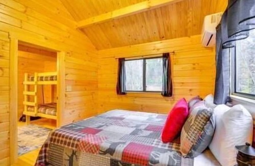 Traphill House | Hillside cabin with fire pit and mountain views!
