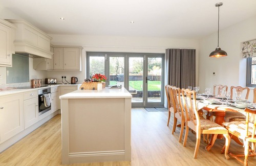 Beeston Cottage | HILLSIDE COTTAGE, family friendly, with a garden in Necton