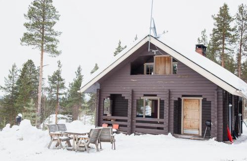 Ivalo Ski Chalet | Hillside Cottage