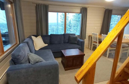 Ivalo Ski Chalet | Hillside Cottage