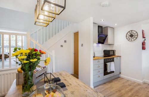 Haltwhistle House | Hillside Cottage