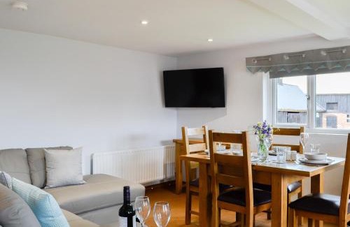 Malpas House | Hillside Cottage