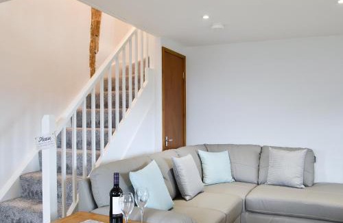 Malpas House | Hillside Cottage