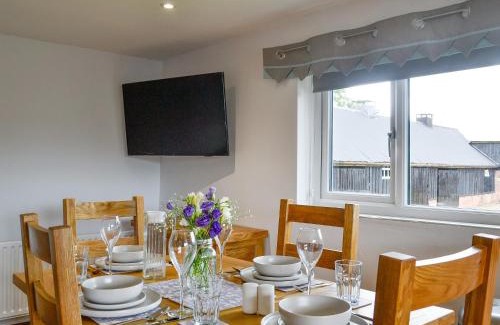 Malpas House | Hillside Cottage