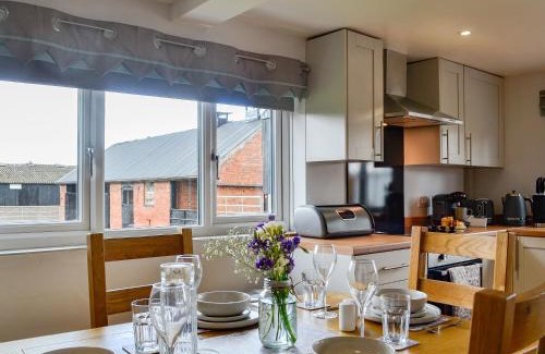 Malpas House | Hillside Cottage