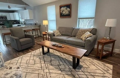 Cody House | Hillside Cottage, located within walking distance to downtown Cody!