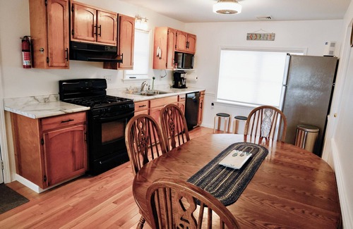 Stroh Cottage | Hillside cottage on Pretty Lake
