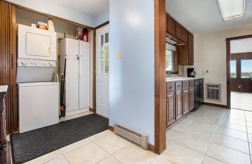 Kendall House | Hillside Cottage on Gravel Lake