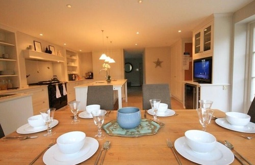 Swinbrook Cottage | HILLSIDE COTTAGE, pet friendly, character holiday cottage in Burford