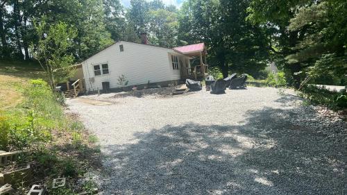 Lancaster Villa | Hillside country cabin
