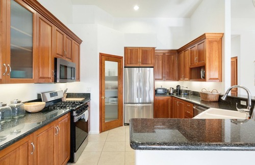 Yucca Valley House | Hillside Desert House - Hot Tub, Fire Pit And Bbq! 3 Bedroom Home by RedAwning