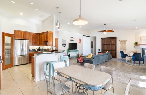 Yucca Valley House | Hillside Desert House - Hot Tub, Fire Pit And Bbq! 3 Bedroom Home by RedAwning