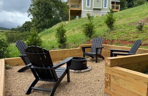 Waynesville House | Hillside Escape