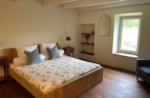 Courniou House | Hillside Haven in Courniou