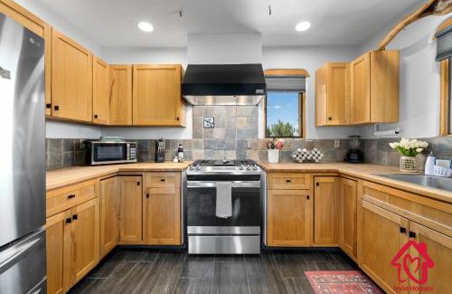 Placitas House | Hillside Haven Retreat - A Placitas Irvie Home