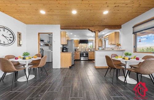 Placitas House | Hillside Haven Retreat *Hot Tub- A Placitas Irvie Home