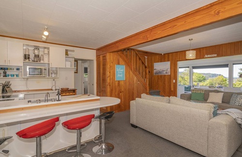 Tairua House | Hillside Haven - Tairua Holiday Home