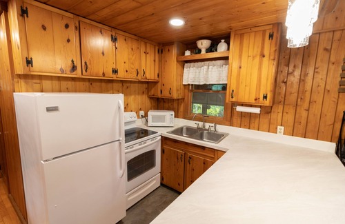 West Columbia Cabin | Hillside Haven
