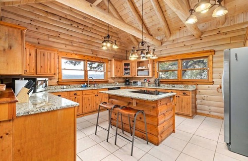 Lakehills Cabin | Hillside Haven