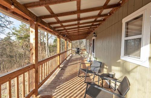 Elizabethton House | Hillside Hideaway cabin