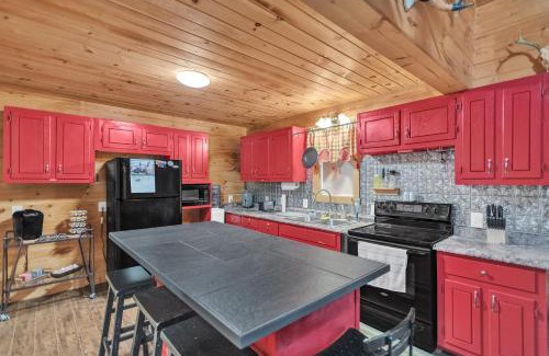 Elizabethton House | Hillside Hideaway cabin