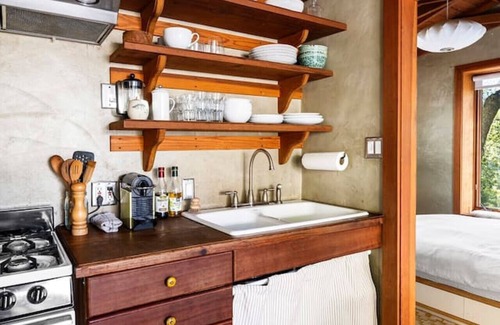 Topanga House | Hillside Hideaway Guest House in Topanga Canyon