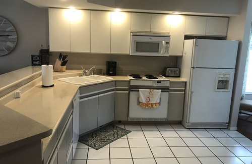 Table Rock Condo | Hillside Hideaway ~ Spacious Poolside 2 bed 2 bath condo