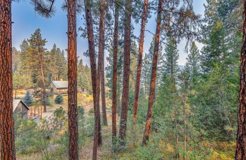 Garden Valley House | Hillside Hideaway Warm and Cozy Terrace Lakes Cabin