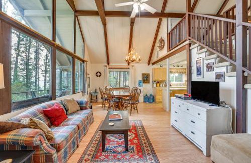 Garden Valley House | Hillside Hideaway Warm and Cozy Terrace Lakes Cabin