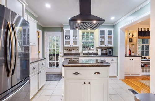 Eva Mor Heights House | Hillside Hot Tub Hideaway! King Bed/Fire Pit