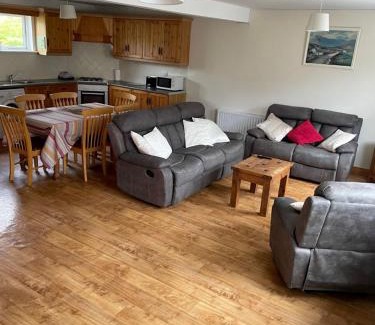 Ballinamuck Apartment | Hillside House - Ringfort