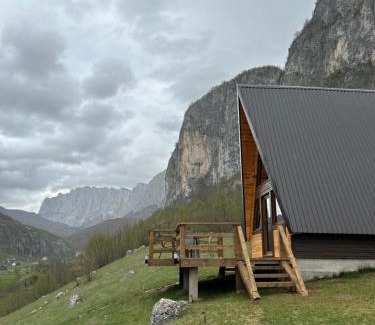 Savnik House | Hillside Komarnica