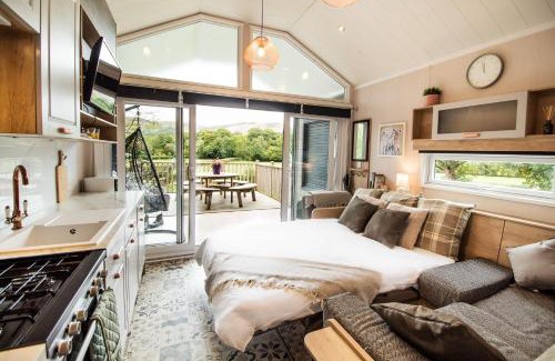 Rhayader House | Hillside Lodge