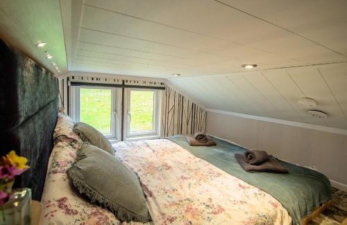Rhayader House | Hillside Lodge