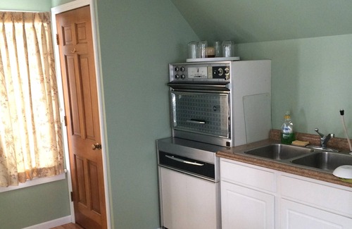 Arcadia Apartment | Hillside Manor A Quiet,Private place For couples to get away & relax