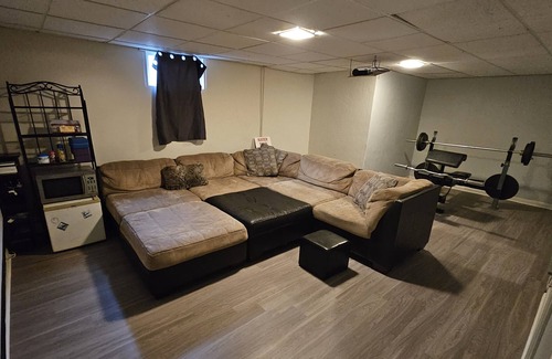 Columbine Valley House | HILLSIDE MANOR! Home Theater, 10 Beds, games, darts, fire pit LITTLETON!